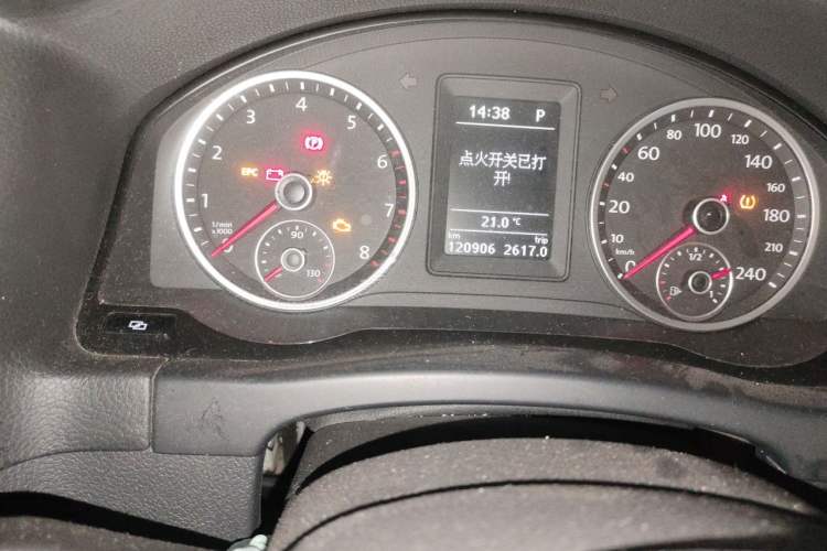 Used Volkswagen Tiguan 2012 2.0 TSI Automatic All-Wheel Drive Flagship Edition Odometer Close Up