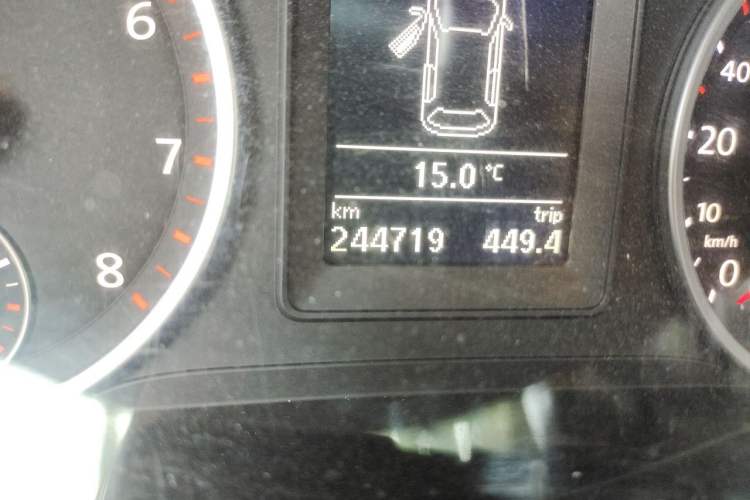 Used Volkswagen Tiguan 2012 1.8TSI Manual Two-Wheel Drive Urban Edition Odometer Close Up