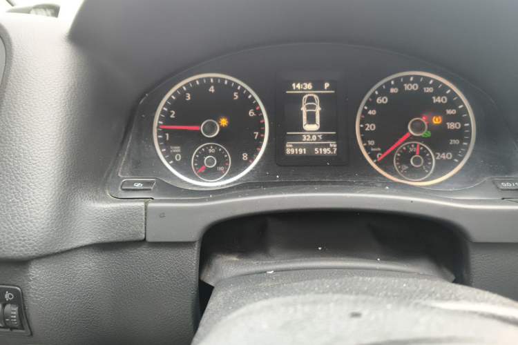 Used Volkswagen Tiguan 2012 1.8TSI Automatic Two-Wheel Drive Urban Edition Odometer Close Up