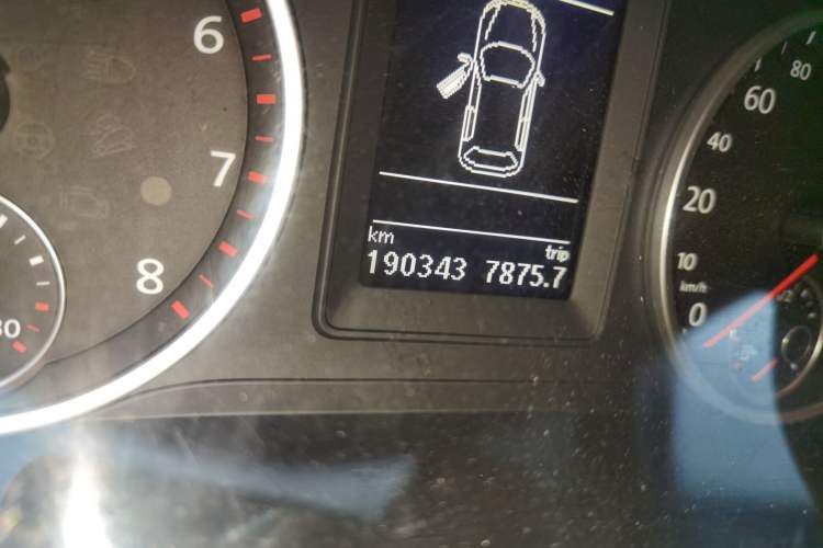 Used Volkswagen Tiguan 2012 2.0 TSI Automatic All-Wheel Drive Flagship Edition Odometer Close Up