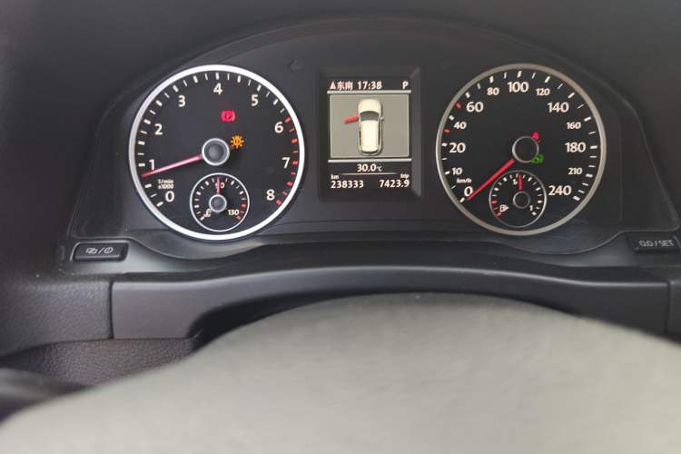 Used Volkswagen Tiguan 2012 2.0 TSI Comfort Edition Odometer Close Up