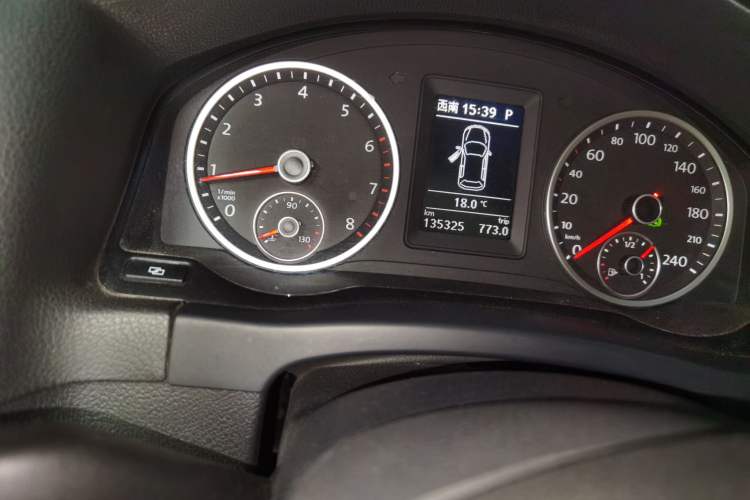 Used Volkswagen Tiguan 2012 1.8TSI Automatic All-Wheel Drive Elite Edition Odometer Close Up