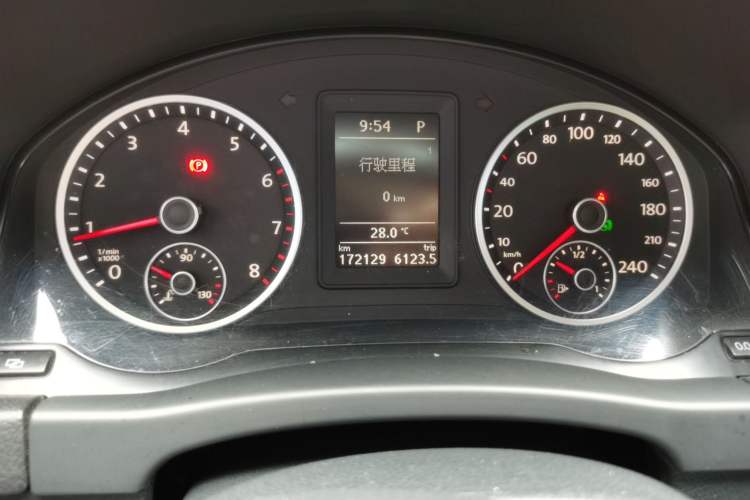 Used Volkswagen Tiguan 2012 2.0 TSI Automatic All-Wheel Drive Flagship Edition Odometer Close Up