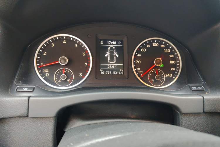 Used Volkswagen Tiguan 2012 1.8TSI Automatic Two-Wheel Drive Elite Edition Odometer Close Up