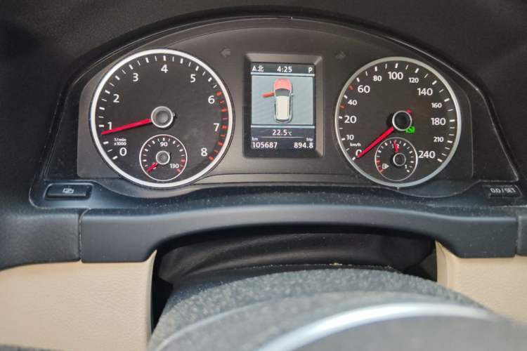 Used Volkswagen Tiguan 2012 2.0 TSI Luxury Edition Odometer Close Up