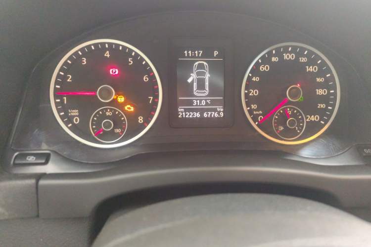Used Volkswagen Tiguan 2012 2.0 TSI Automatic All-Wheel Drive Flagship Edition Odometer Close Up