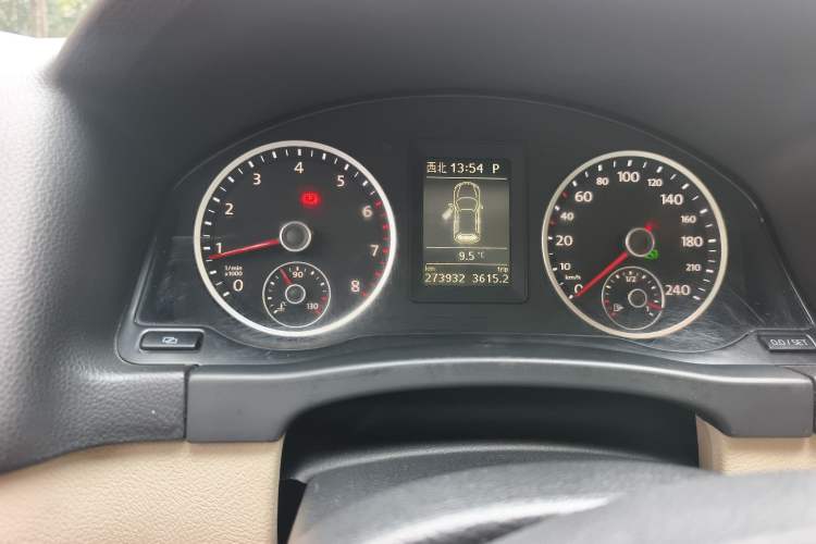 Used Volkswagen Tiguan 2012 2.0 TSI Automatic All-Wheel Drive Elite Edition Odometer Close Up