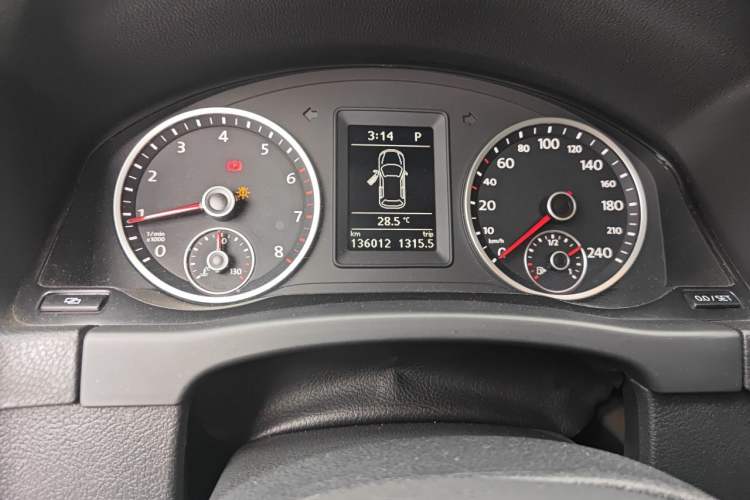 Used Volkswagen Tiguan 2012 1.8TSI Automatic Two-Wheel Drive Urban Edition Odometer Close Up