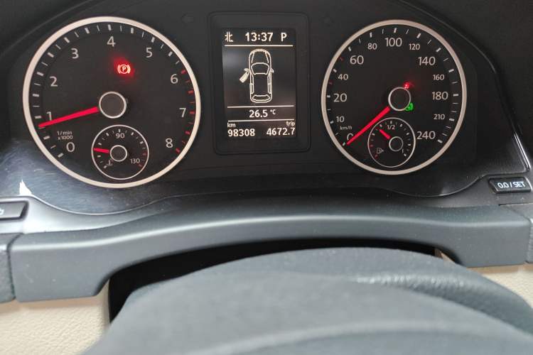 Used Volkswagen Tiguan 2012 1.8TSI Automatic All-Wheel Drive Elite Edition Odometer Close Up