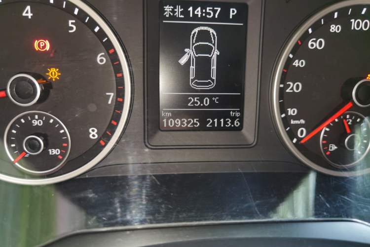 Used Volkswagen Tiguan 2012 2.0 TSI Automatic All-Wheel Drive Flagship Edition Odometer Close Up