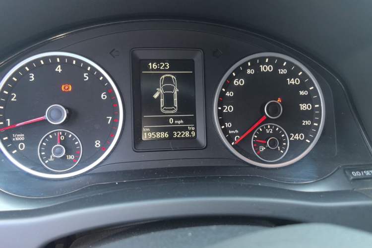 Used Volkswagen Tiguan 2012 1.8TSI Manual Two-Wheel Drive Enjoyment Edition Odometer Close Up