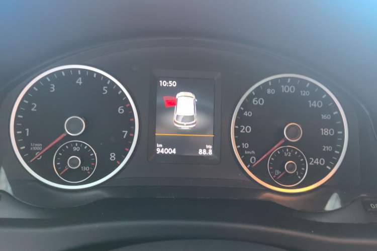 Used Volkswagen Tiguan 2012 2.0 TSI Luxury Edition Odometer Close Up