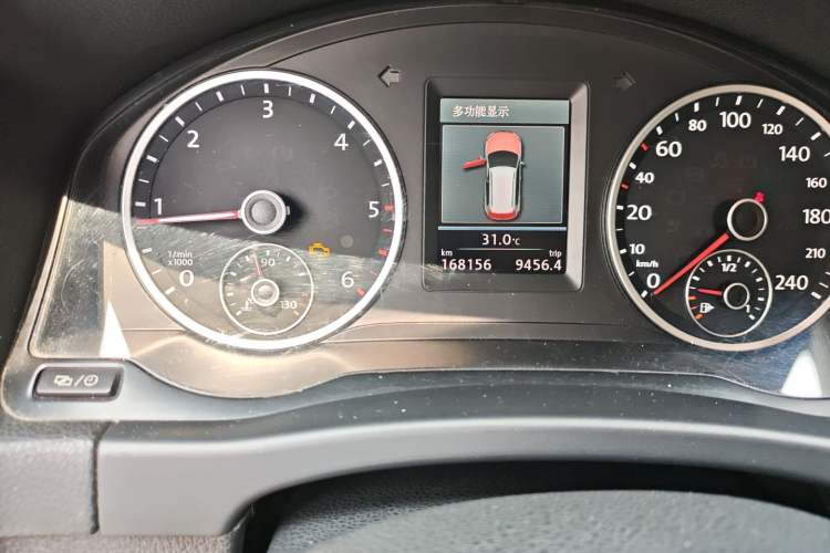 Used Volkswagen Tiguan 2012 2.0 TDI Comfort Edition Odometer Close Up