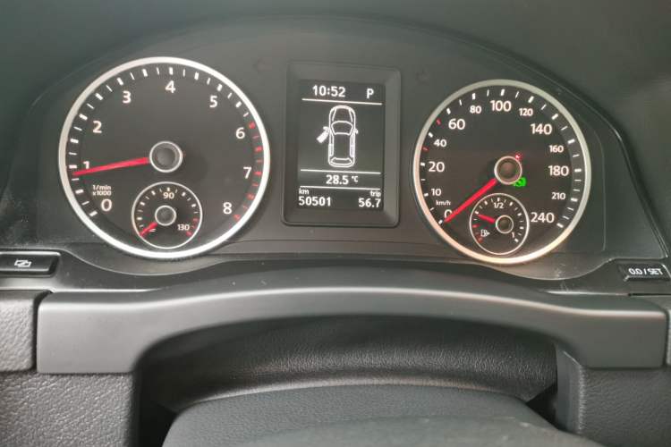 Used Volkswagen Tiguan 2012 2.0 TSI Automatic All-Wheel Drive Flagship Edition Odometer Close Up