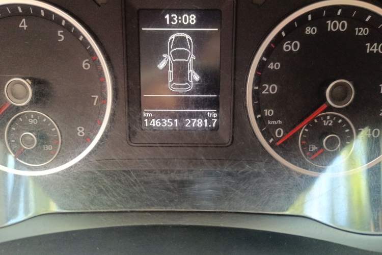 Used Volkswagen Tiguan 2012 1.8TSI Automatic Two-Wheel Drive Trend Edition Odometer Close Up