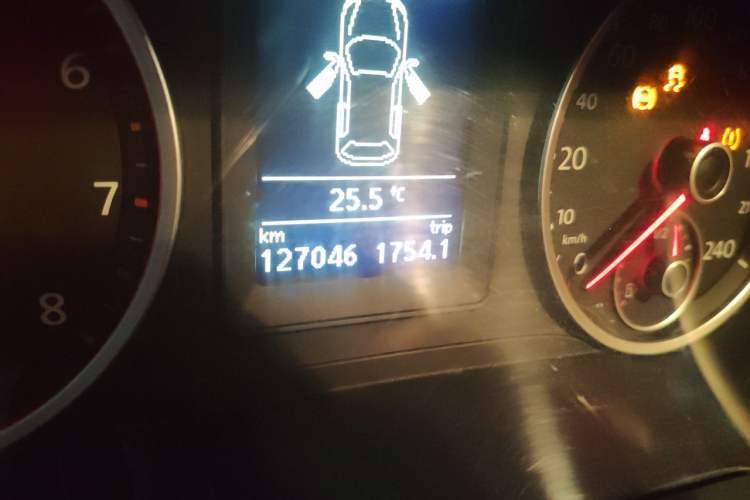 Used Volkswagen Tiguan 2012 1.8TSI Automatic Two-Wheel Drive Zhaoshi Edition Odometer Close Up