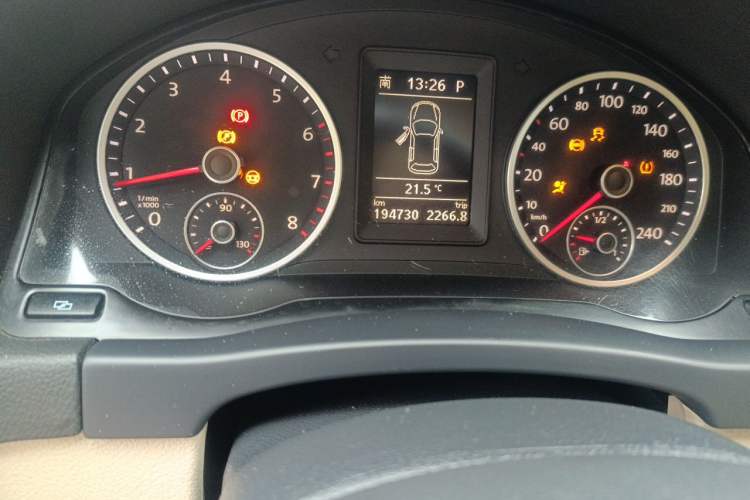 Used Volkswagen Tiguan 2012 1.8TSI Automatic Two-Wheel Drive Elite Edition Odometer Close Up