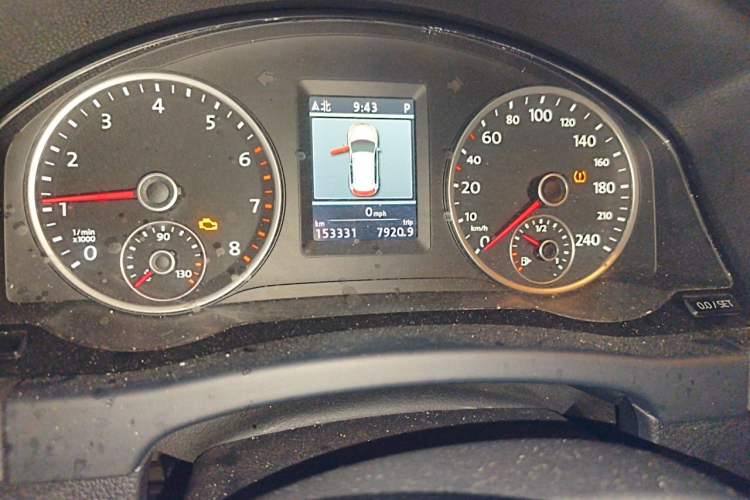 Used Volkswagen Tiguan 2012 2.0 TSI Comfort Edition Odometer Close Up
