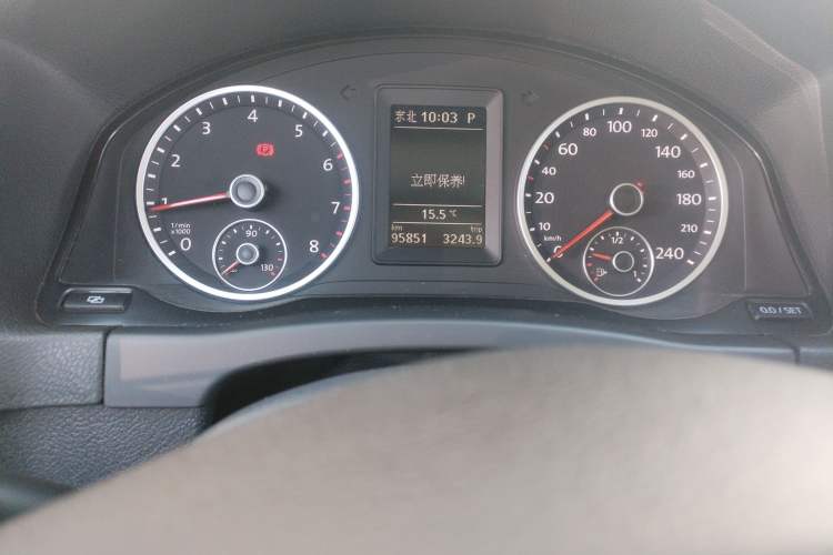 Used Volkswagen Tiguan 2012 2.0 TSI Automatic All-Wheel Drive Elite Edition Odometer Close Up