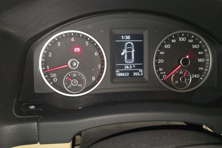 Used Volkswagen Tiguan 2012 1.8TSI Manual Two-Wheel Drive Urban Edition Odometer Close Up