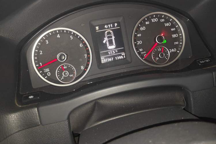 Used Volkswagen Tiguan 2012 1.8TSI Automatic Two-Wheel Drive Elite Edition Odometer Close Up