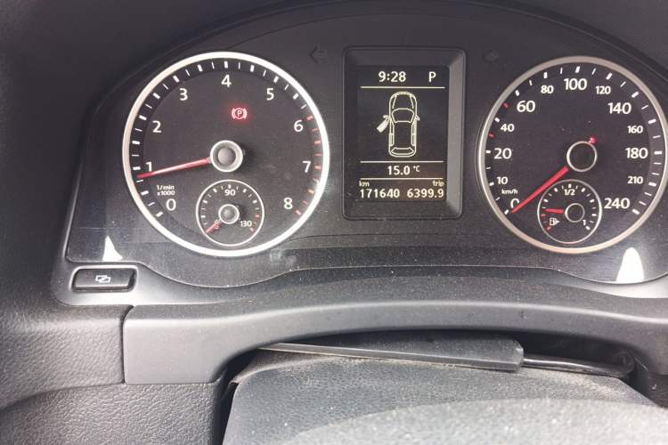 Used Volkswagen Tiguan 2012 1.8TSI Automatic Two-Wheel Drive Urban Edition Odometer Close Up