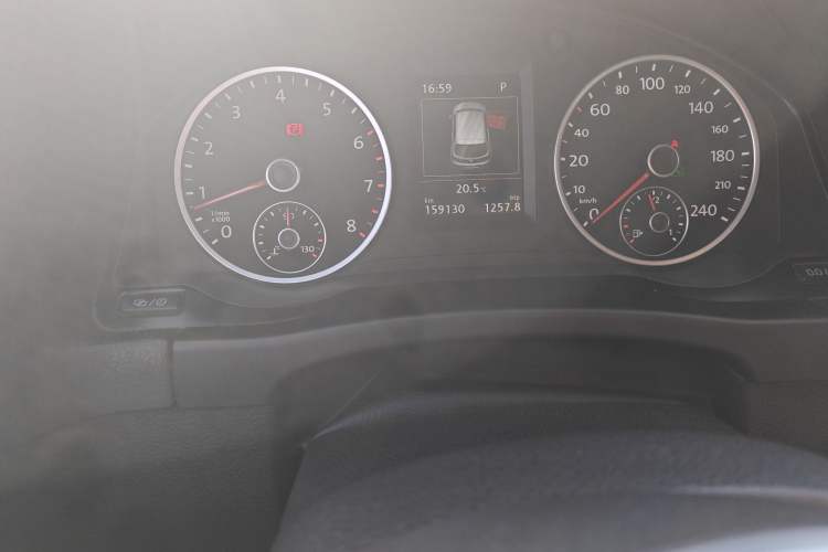 Used Volkswagen Tiguan 2012 2.0 TSI Luxury Edition Odometer Close Up