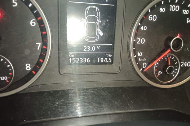 Used Volkswagen Tiguan 2012 2.0 TSI Automatic All-Wheel Drive Flagship Edition Odometer Close Up