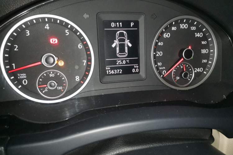 Used Volkswagen Tiguan 2012 2.0 TSI Automatic All-Wheel Drive Flagship Edition Odometer Close Up