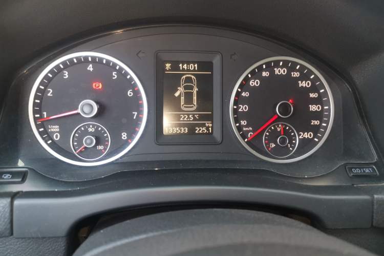 Used Volkswagen Tiguan 2012 1.8TSI Manual Two-Wheel Drive Enjoyment Edition Odometer Close Up