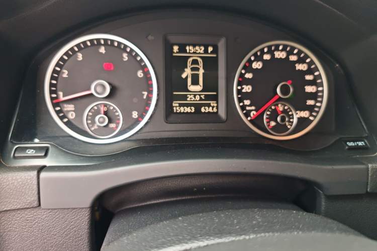 Used Volkswagen Tiguan 2012 2.0 TSI Automatic All-Wheel Drive Elite Edition Odometer Close Up