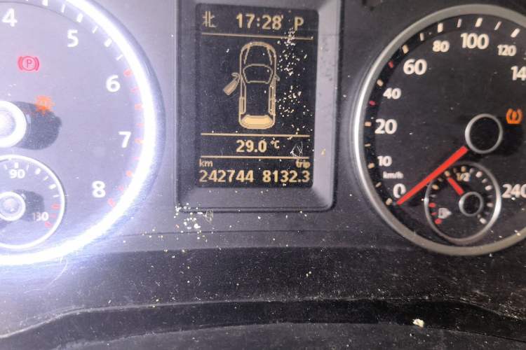 Used Volkswagen Tiguan 2012 2.0 TSI Automatic All-Wheel Drive Flagship Edition Odometer Close Up