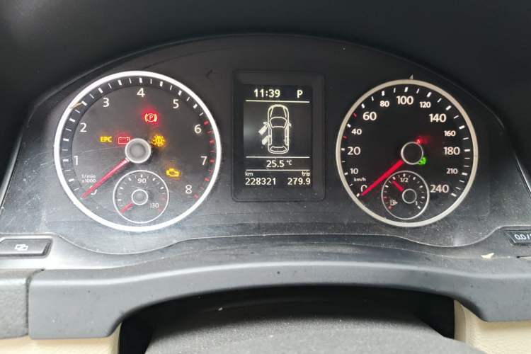 Used Volkswagen Tiguan 2012 1.8TSI Automatic Two-Wheel Drive Trend Edition Odometer Close Up