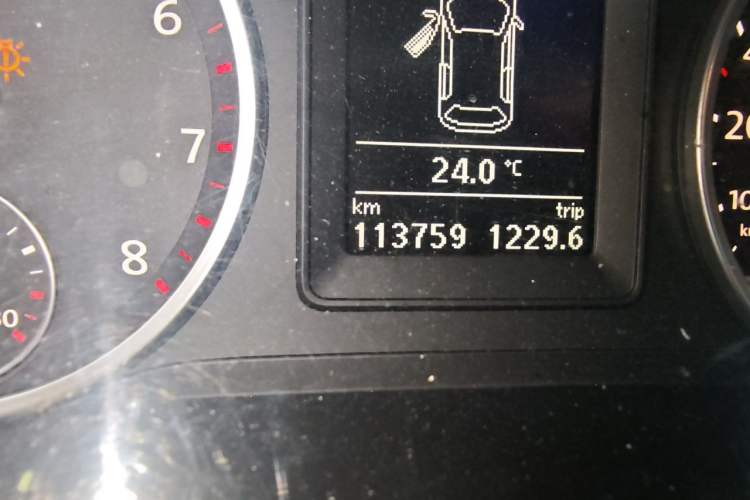 Used Volkswagen Tiguan 2012 1.8TSI Manual Two-Wheel Drive Urban Edition Odometer Close Up