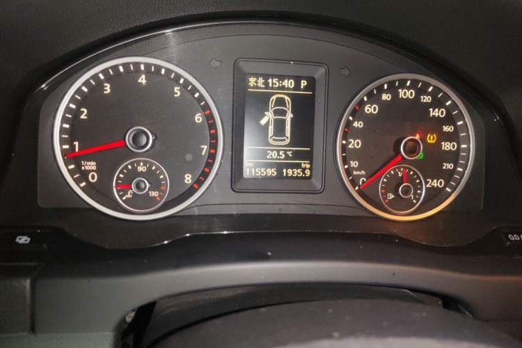 Used Volkswagen Tiguan 2012 1.8TSI Automatic All-Wheel Drive Elite Edition Odometer Close Up
