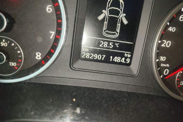 Used Volkswagen Tiguan 2012 1.8TSI Automatic Two-Wheel Drive Zhaoshi Edition Odometer Close Up