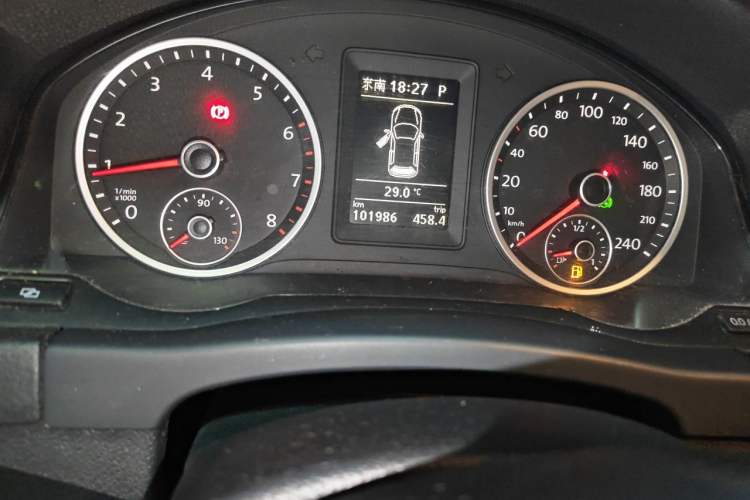 Used Volkswagen Tiguan 2012 2.0 TSI Automatic All-Wheel Drive Flagship Edition Odometer Close Up