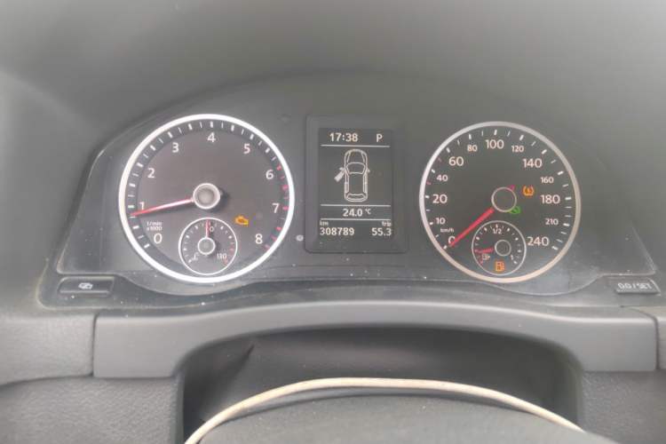 Used Volkswagen Tiguan 2012 1.8TSI Automatic Two-Wheel Drive Trend Edition Odometer Close Up