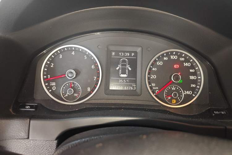 Used Volkswagen Tiguan 2012 2.0 TSI Automatic All-Wheel Drive Elite Edition Odometer Close Up
