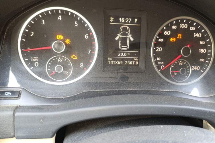 Used Volkswagen Tiguan 2012 1.8TSI Automatic All-Wheel Drive Elite Edition Odometer Close Up