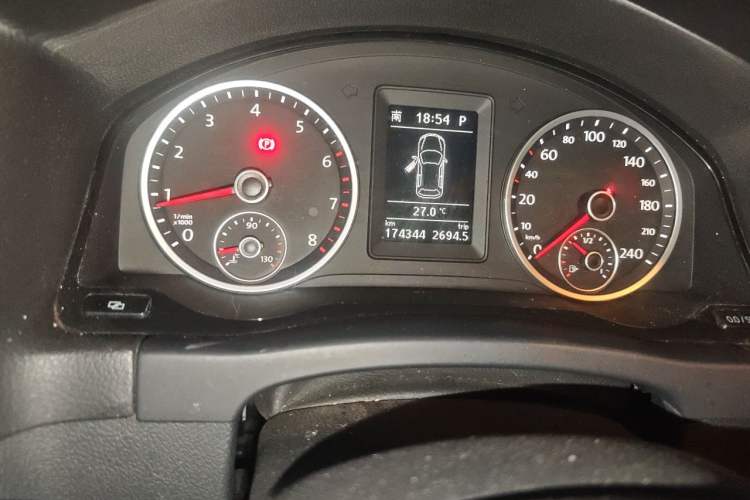 Used Volkswagen Tiguan 2012 1.8TSI Automatic All-Wheel Drive Elite Edition Odometer Close Up