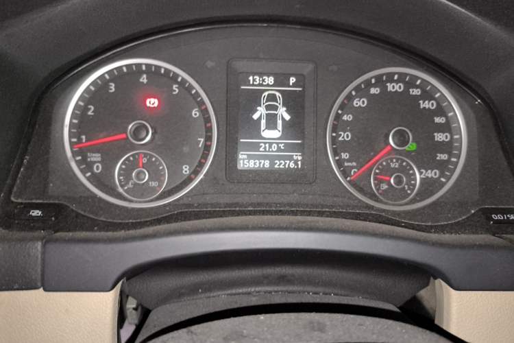 Used Volkswagen Tiguan 2012 2.0 TSI Automatic All-Wheel Drive Flagship Edition Odometer Close Up