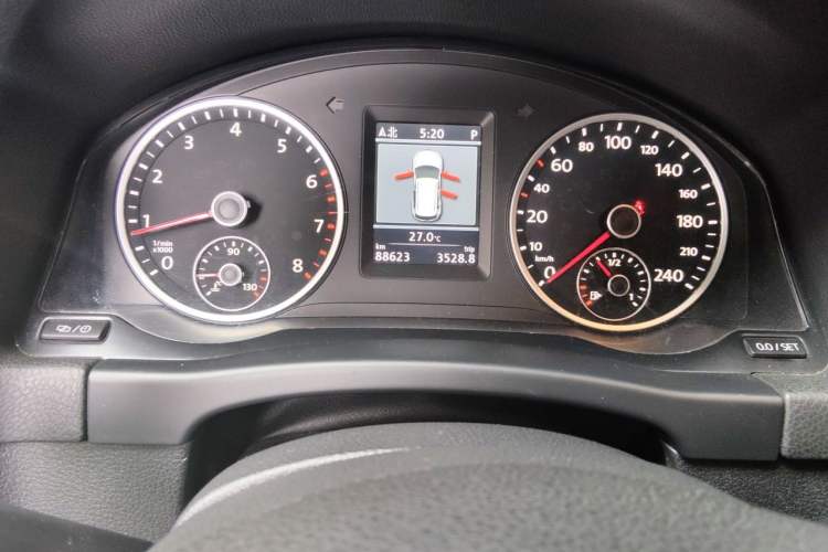 Used Volkswagen Tiguan 2012 2.0 TSI Comfort Edition Odometer Close Up