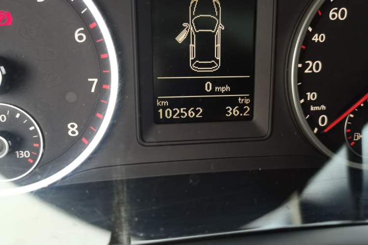 Used Volkswagen Tiguan 2012 2.0 TSI Automatic All-Wheel Drive Elite Edition Odometer Close Up