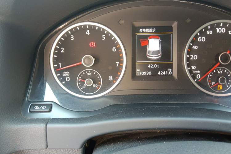 Used Volkswagen Tiguan 2012 2.0 TSI Comfort Edition Odometer Close Up