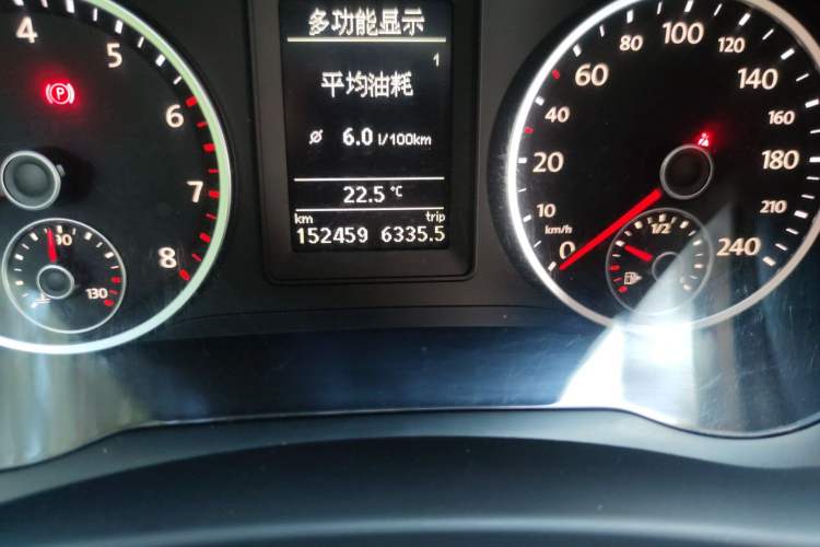 Used Volkswagen Tiguan 2012 1.4TSI Manual Two-Wheel-Drive Urban Edition Odometer Close Up