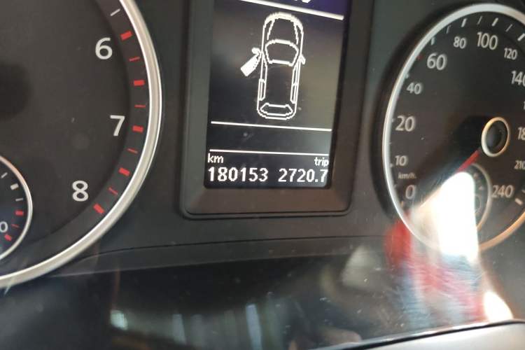Used Volkswagen Tiguan 2012 2.0 TSI Automatic All-Wheel Drive Elite Edition Odometer Close Up
