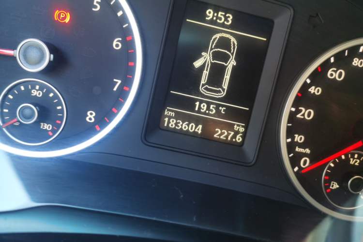 Used Volkswagen Tiguan 2012 1.4TSI Manual Two-Wheel-Drive Urban Edition Odometer Close Up