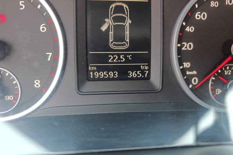 Used Volkswagen Tiguan 2012 1.8TSI Automatic Two-Wheel Drive Elite Edition Odometer Close Up