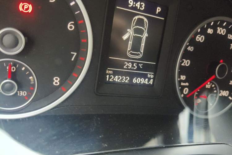 Used Volkswagen Tiguan 2012 2.0 TSI Automatic All-Wheel Drive Flagship Edition Odometer Close Up